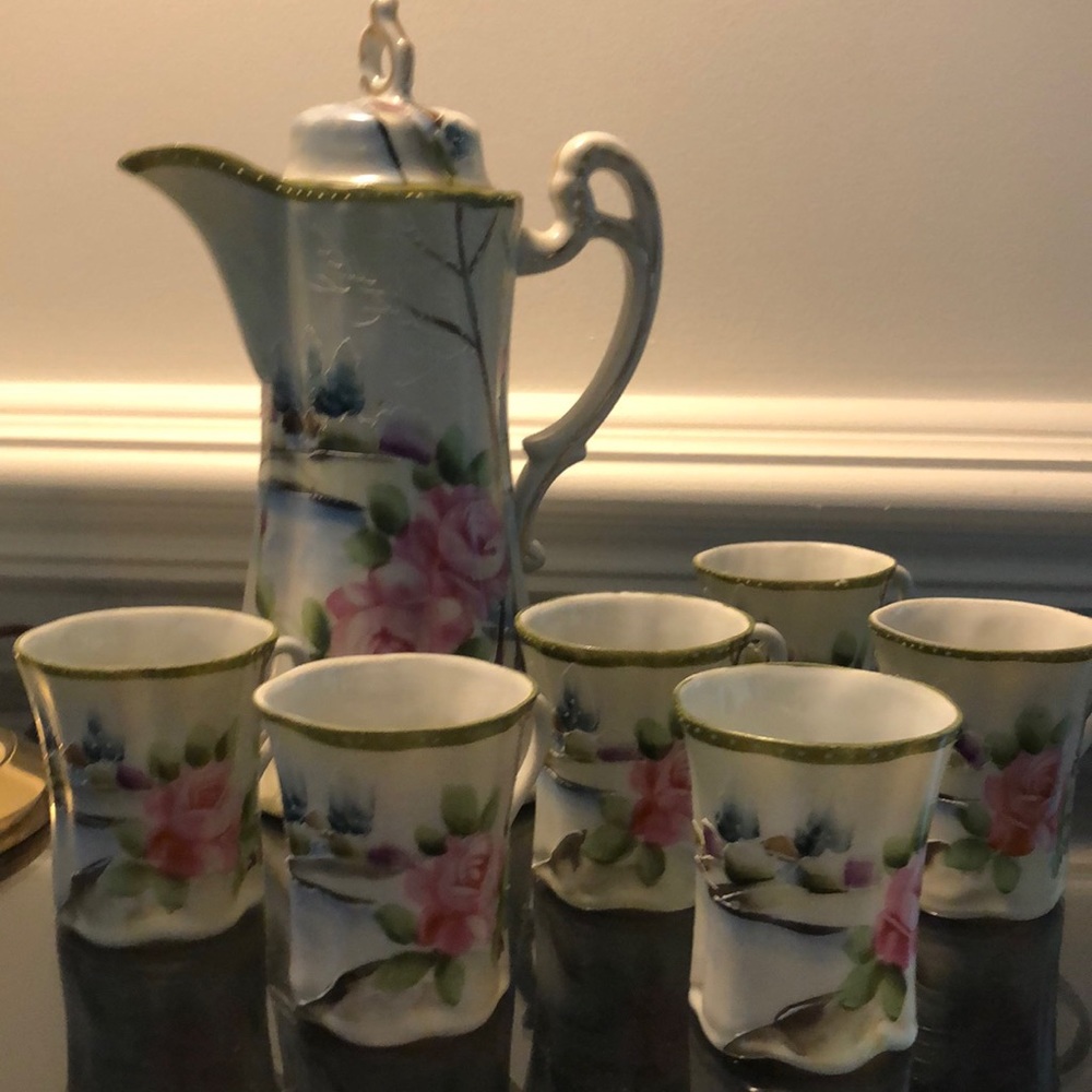 Flawless and beautiful hand painted chocolate set